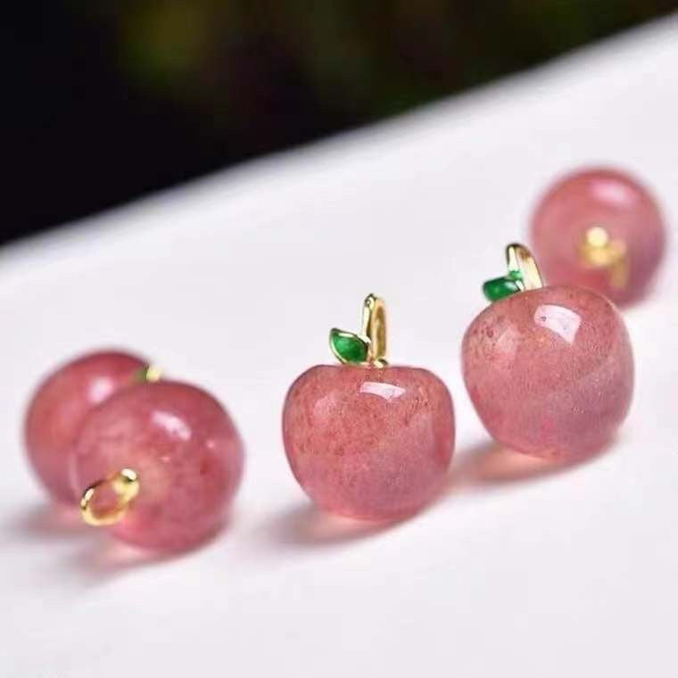 Strawberry crystal small apple pendant pigeon blood red starlight love stone crystal jewelry trickle CB2112720 