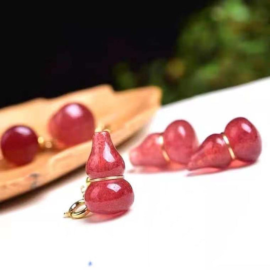 Natural Strawberry Crystal Pendant Pigeon Blood Red Starlight Crystal Jewelry Factory Live Delivery CB2111021 