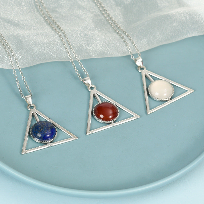 Triangular crystal necklace ins niche design high-end Japanese and Korean clavicle chain light luxury simple accessories pendant 