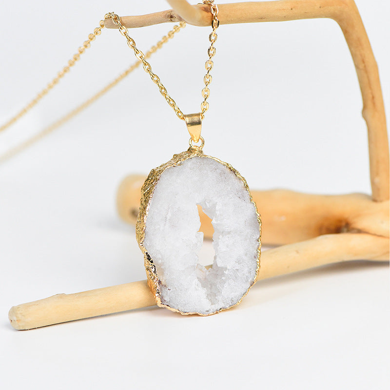 Exquisite and simple natural agate geode gold-plated pendant irregular crystal necklace jewelry accessories 