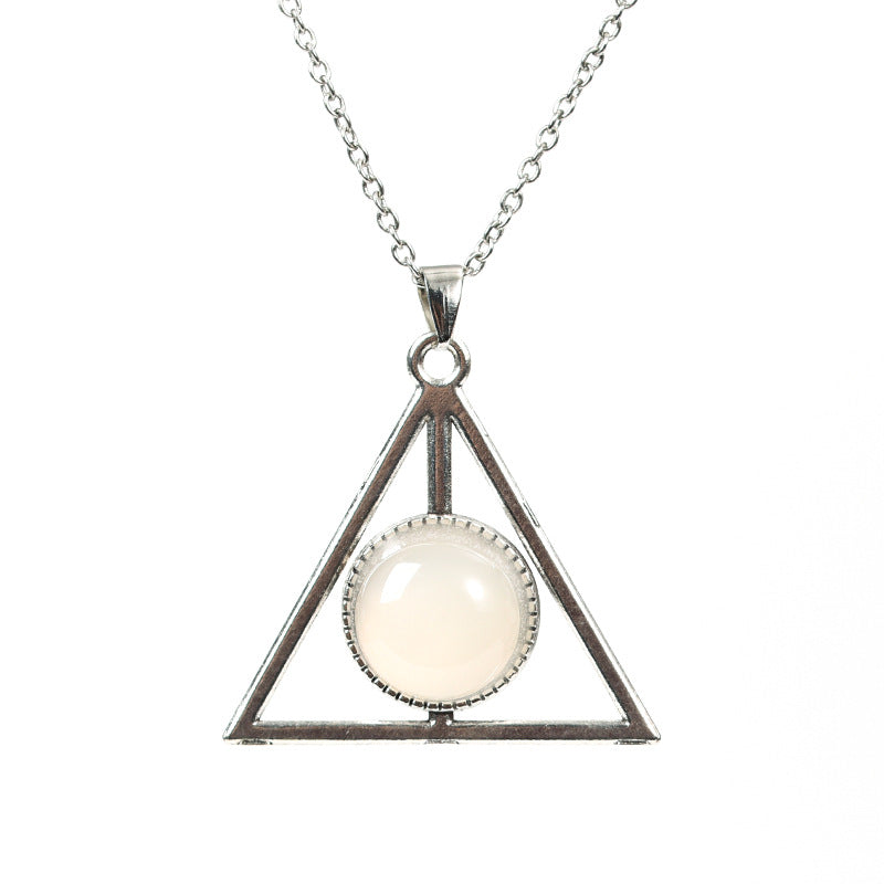 Triangular crystal necklace ins niche design high-end Japanese and Korean clavicle chain light luxury simple accessories pendant 